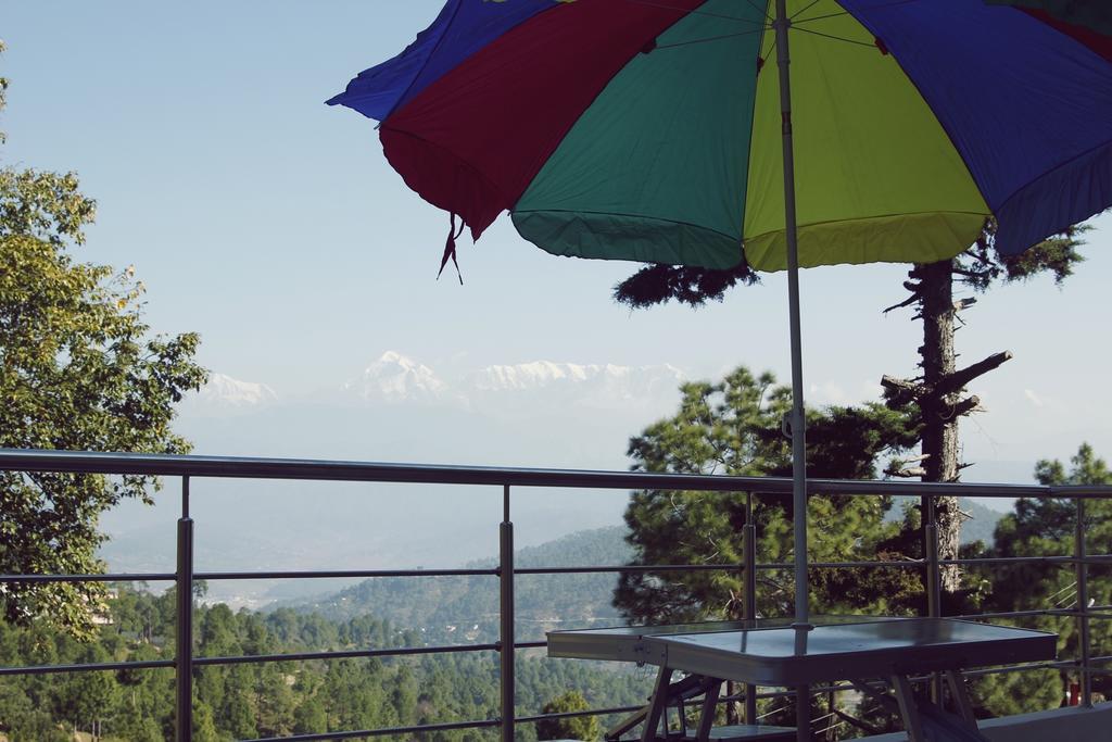 Hotel Hill Palace Kausani Buitenkant foto